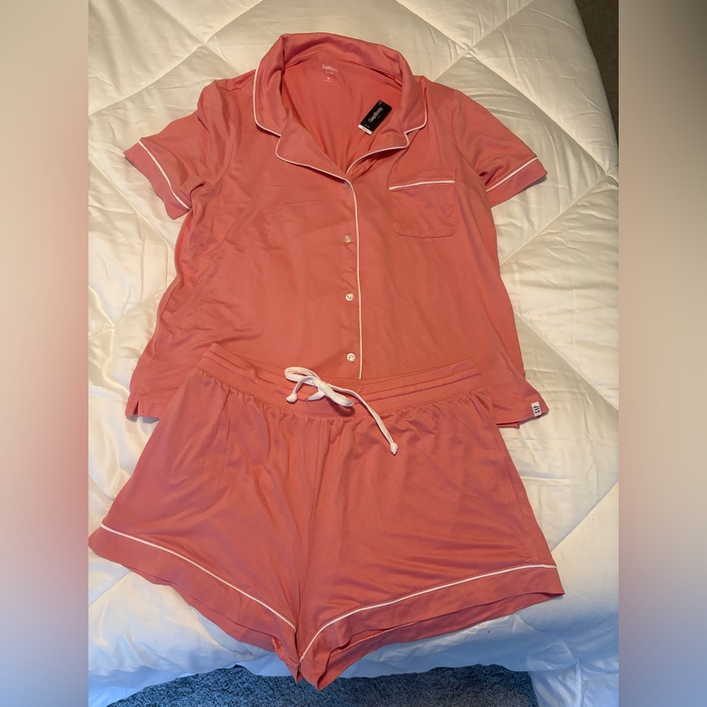 Gap Women’s Pink Pajama Set
